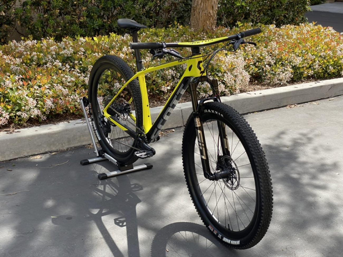 Yellow carbon Scott hardtail mountain bike in a repair stand