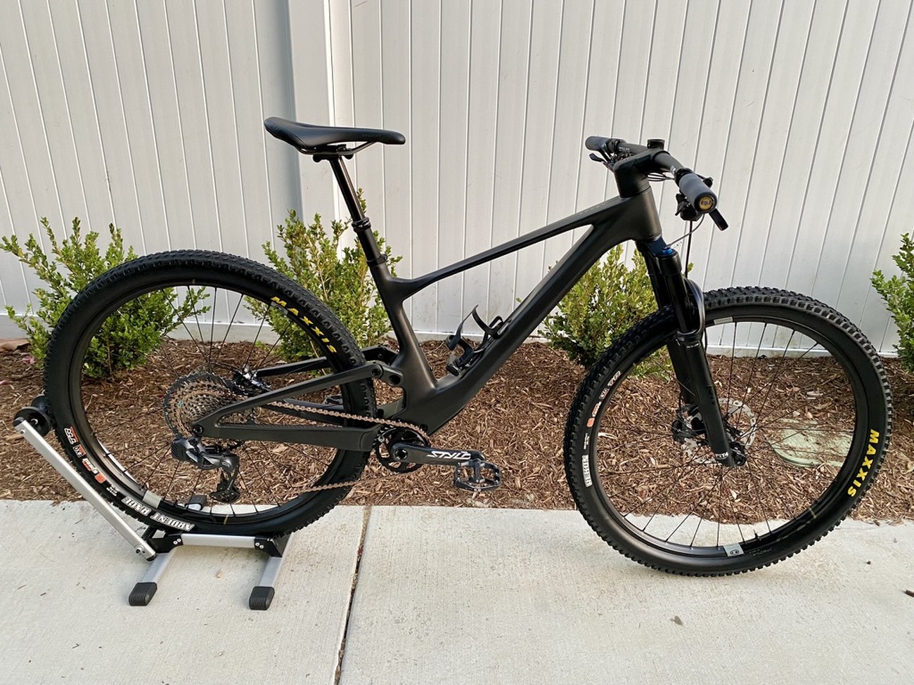 Side profile of a carbon cross-country full-suspension mountain bike